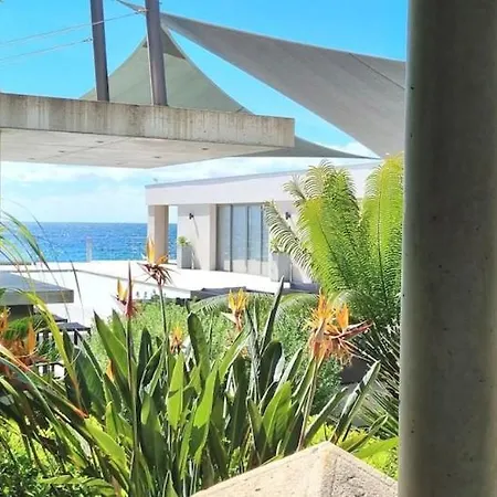 Villa Bord De Pieds Dans L'eau